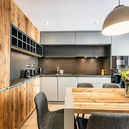 Herzog Argentiere - By Emerald Шале *